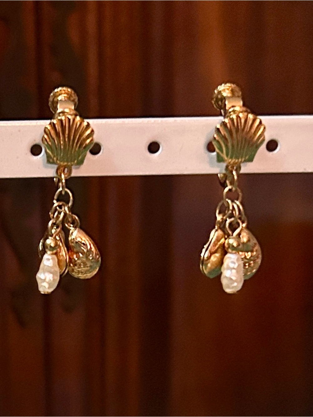 Vintage authentic Napier SEASHELL BEACH dangle earrings Clip On Screw Back